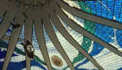 brasilia_catedral_inside.jpg (39626 bytes)