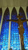 brasilia_church_interior.jpg (40933 bytes)