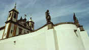 minas_alej_church.jpg (19321 bytes)