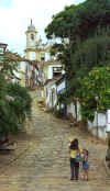 minas_family.jpg (34467 bytes)