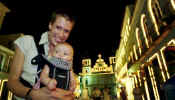 salvador_night.jpg (26688 bytes)