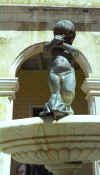trinidad_fountain.jpg (19937 bytes)