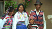 titicaca_family.jpg (35955 bytes)