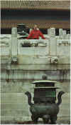 beijing_pose.jpg (17011 bytes)
