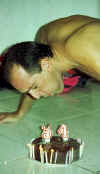 santo_eric_cake.jpg (22623 bytes)