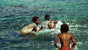 tanna_women_calling_dugong.jpg (38704 bytes)